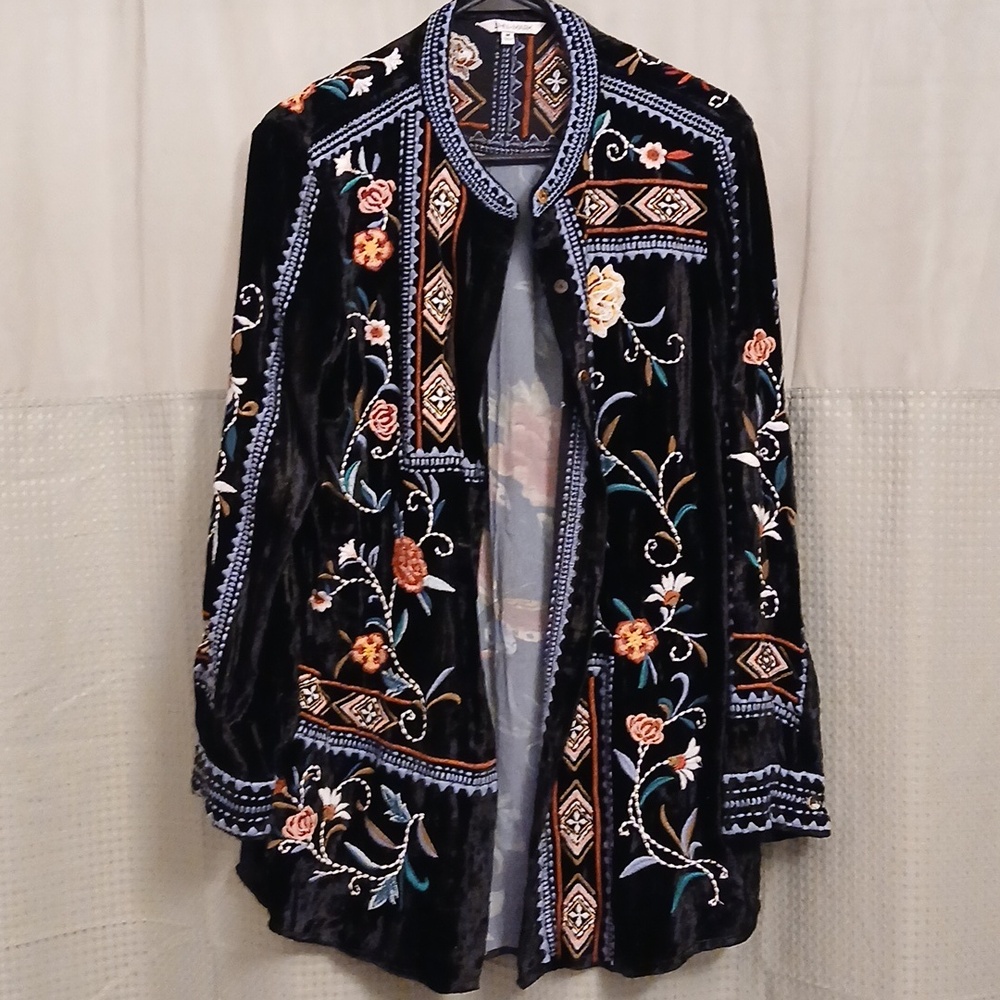 John Mark Velvet Embroidered Floral Butterfly Top Shirt Lush! Medium